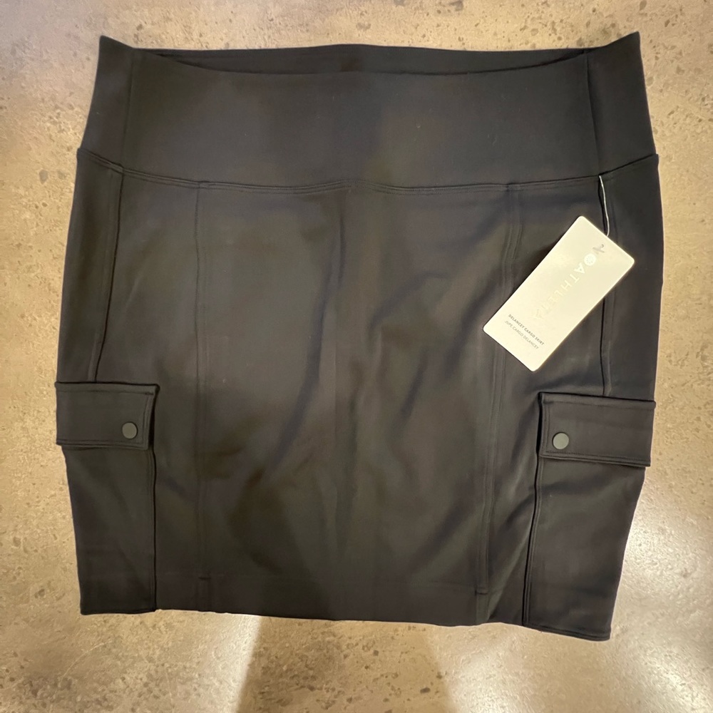 Athleta Delancy Cargo Skirt. Black, size L. NWT.